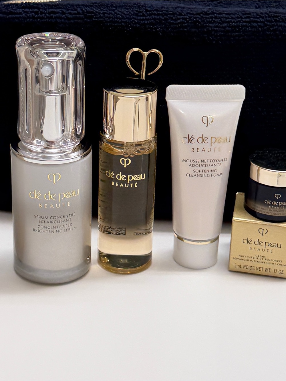 Cle de Peau CONCENTRATED BRIGHTENING SERUM plus travel size products and bag